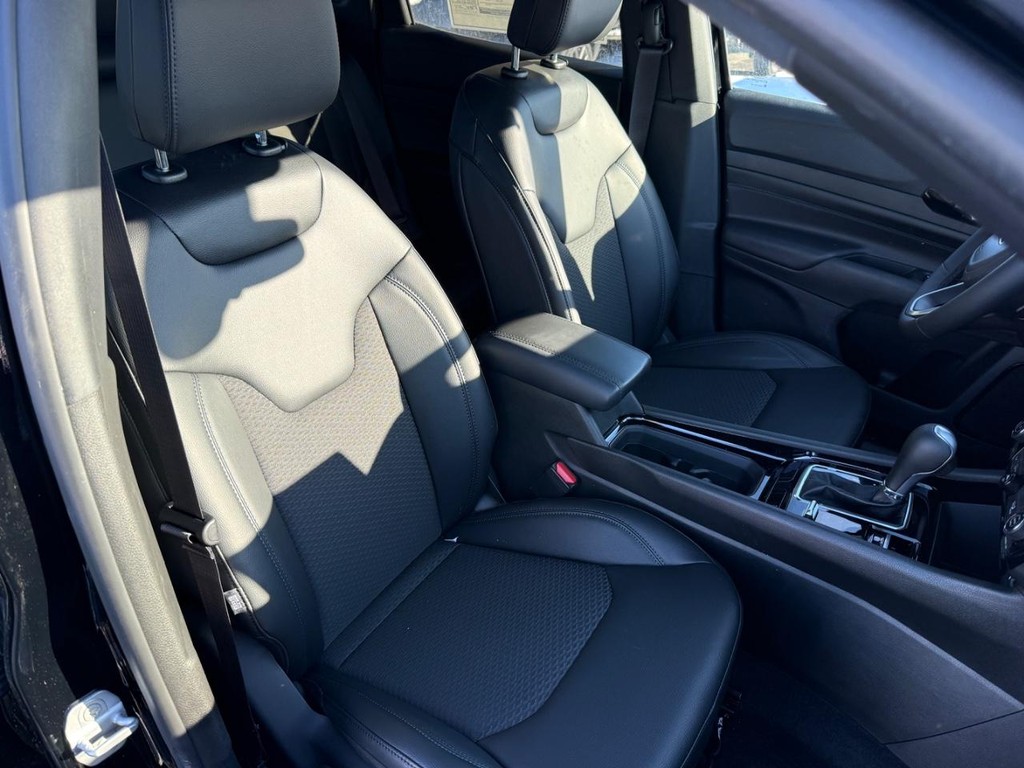 Jeep Compass Vehicle Full-screen Gallery Image 06