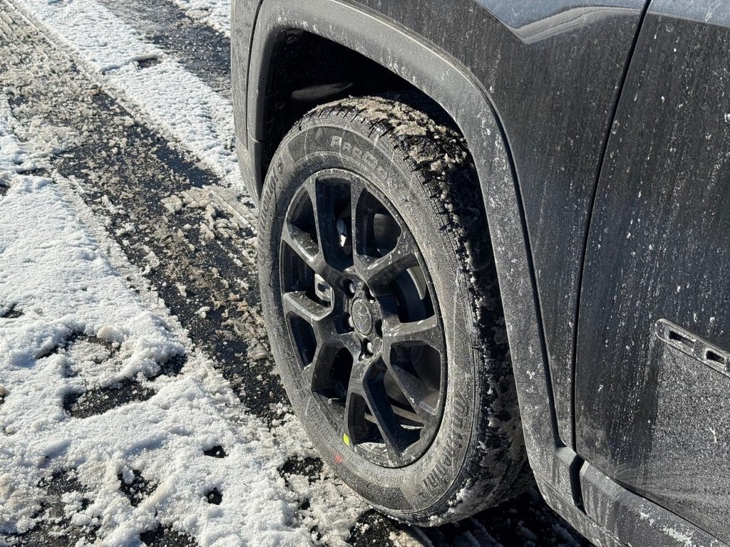 Jeep Compass Vehicle Full-screen Gallery Image 11
