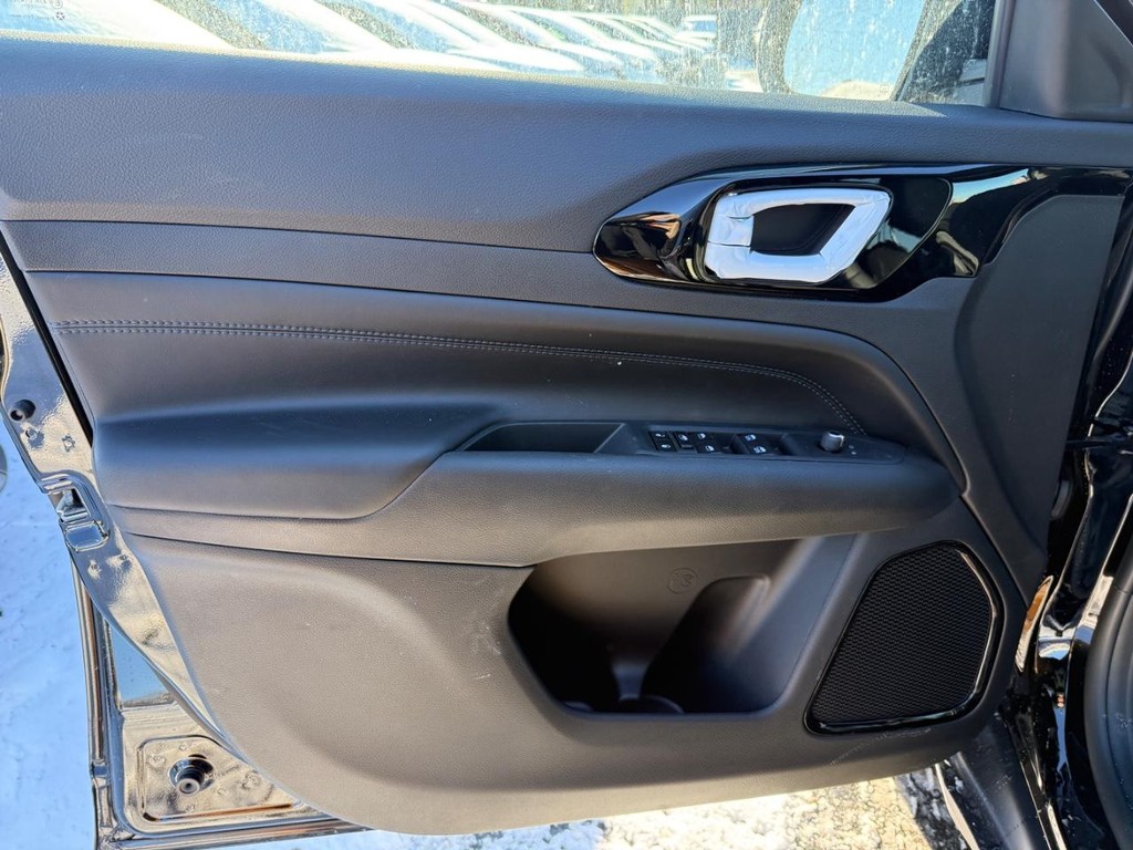 Jeep Compass Vehicle Full-screen Gallery Image 13