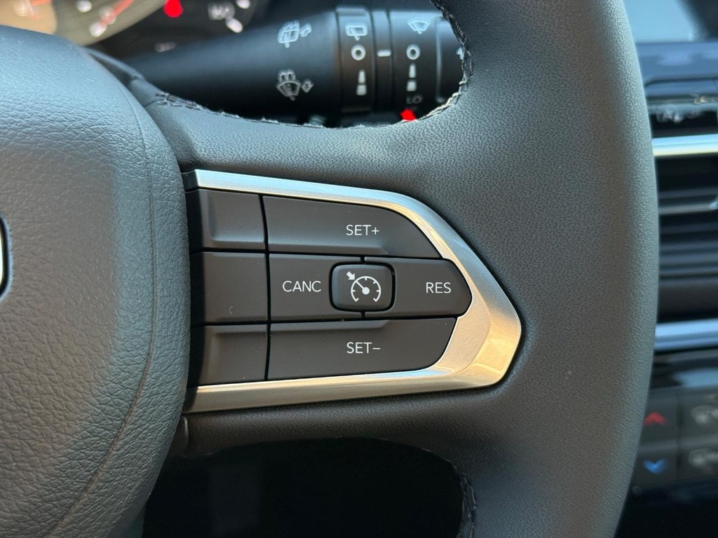 Jeep Compass Vehicle Full-screen Gallery Image 15