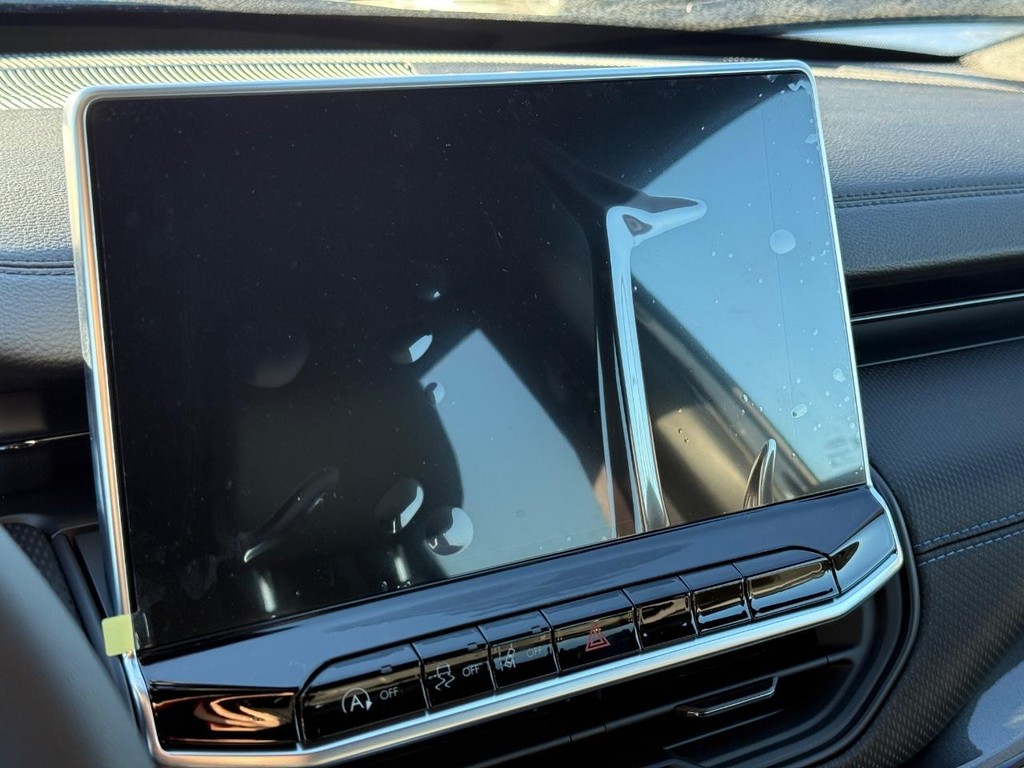 Jeep Compass Vehicle Full-screen Gallery Image 17