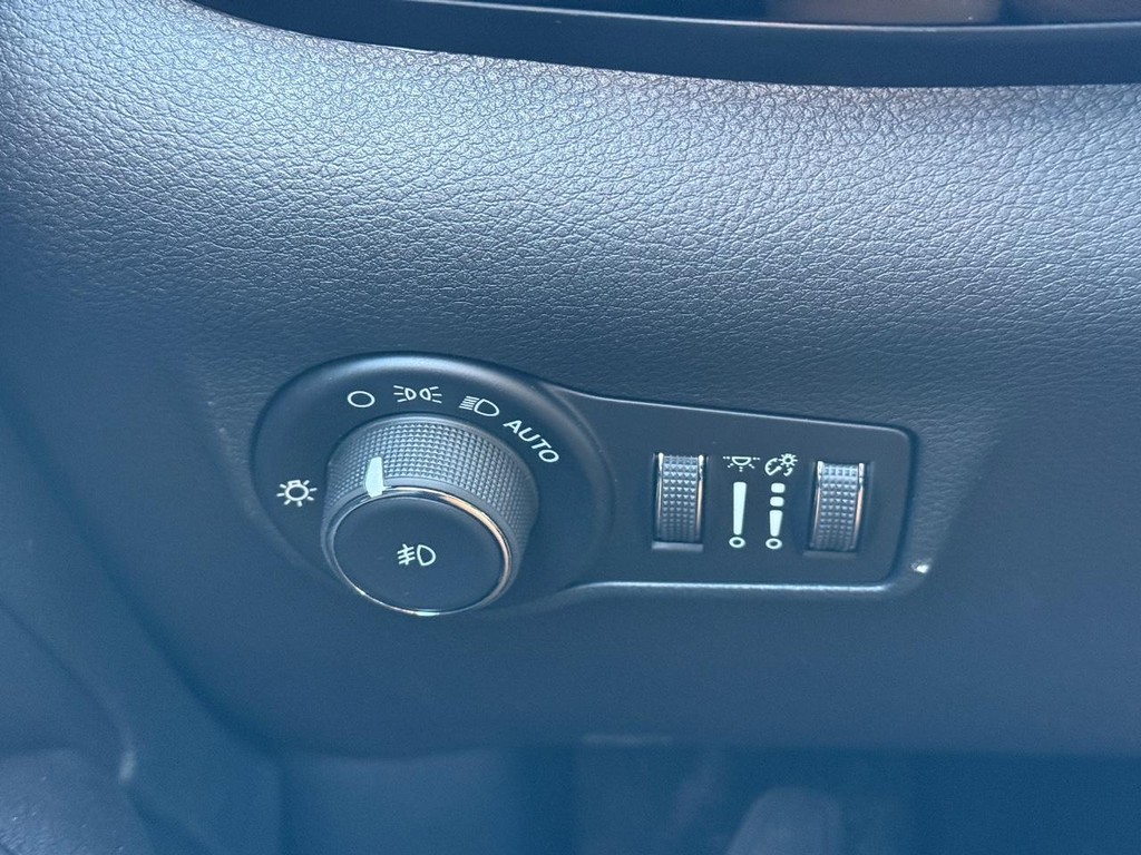 Jeep Compass Vehicle Full-screen Gallery Image 20