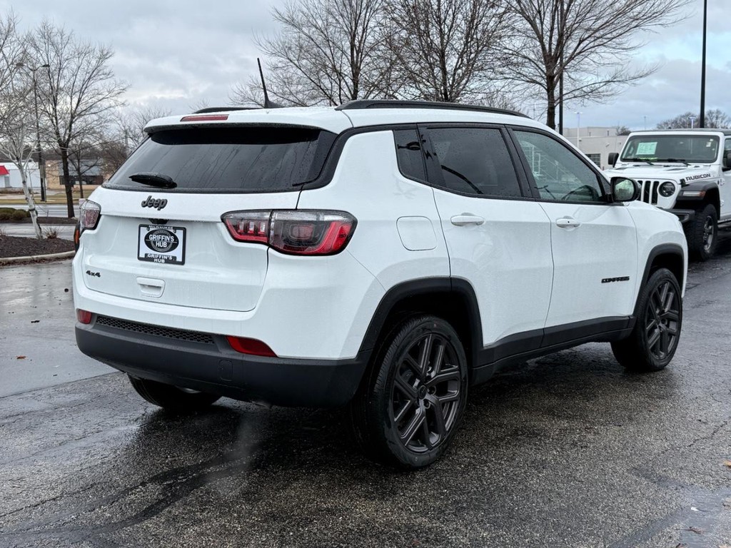 Jeep Compass Vehicle Full-screen Gallery Image 03