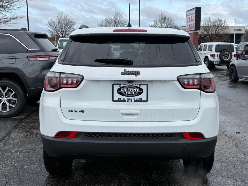 Jeep Compass Vehicle Full-screen Gallery Image 04