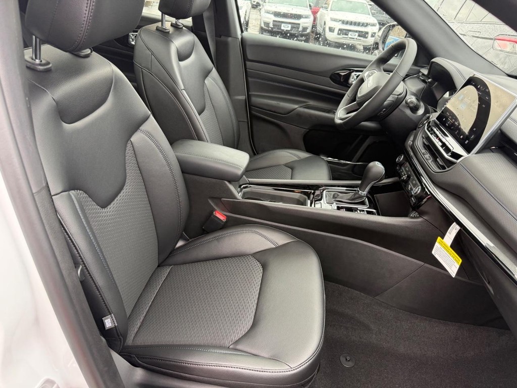 Jeep Compass Vehicle Full-screen Gallery Image 06