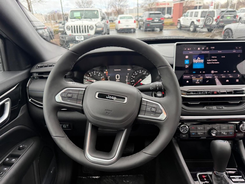 Jeep Compass Vehicle Full-screen Gallery Image 09