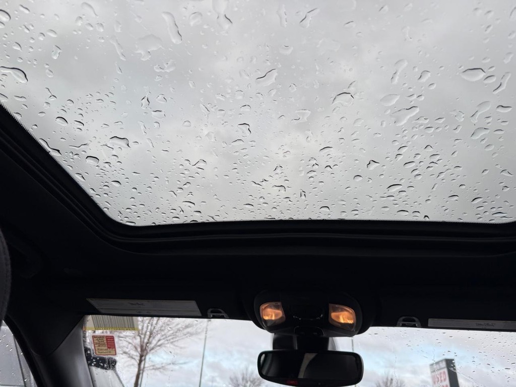 Jeep Compass Vehicle Full-screen Gallery Image 10