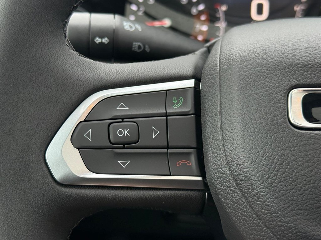 Jeep Compass Vehicle Full-screen Gallery Image 14