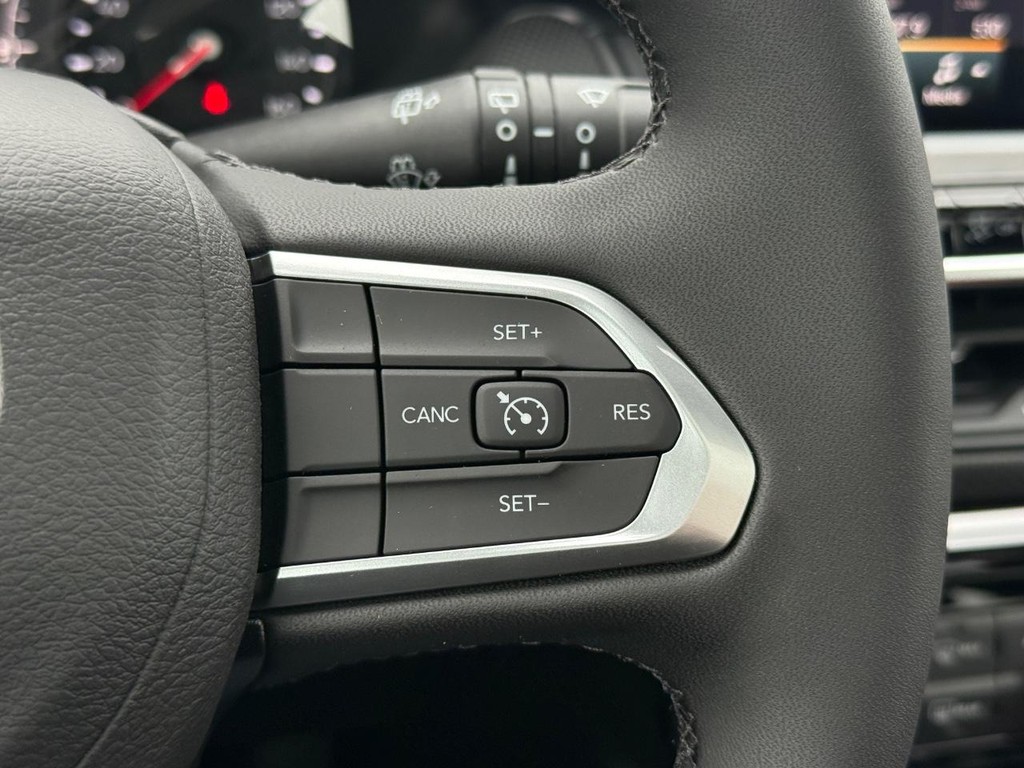 Jeep Compass Vehicle Full-screen Gallery Image 15