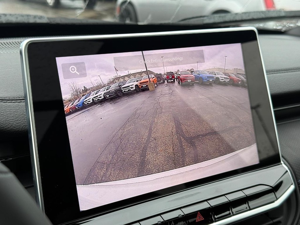 Jeep Compass Vehicle Full-screen Gallery Image 18