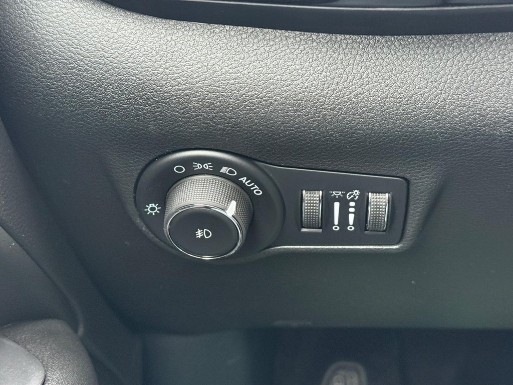 Jeep Compass Vehicle Full-screen Gallery Image 21