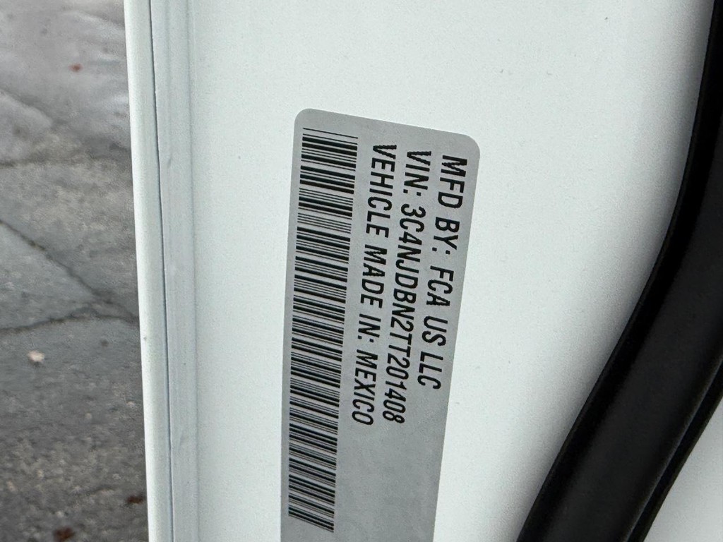 Jeep Compass Vehicle Full-screen Gallery Image 22