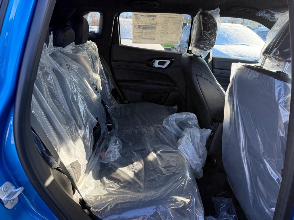 Jeep Compass Vehicle Full-screen Gallery Image 07