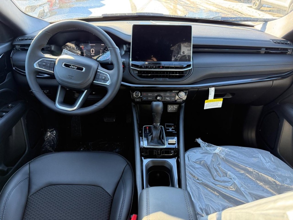 Jeep Compass Vehicle Full-screen Gallery Image 08