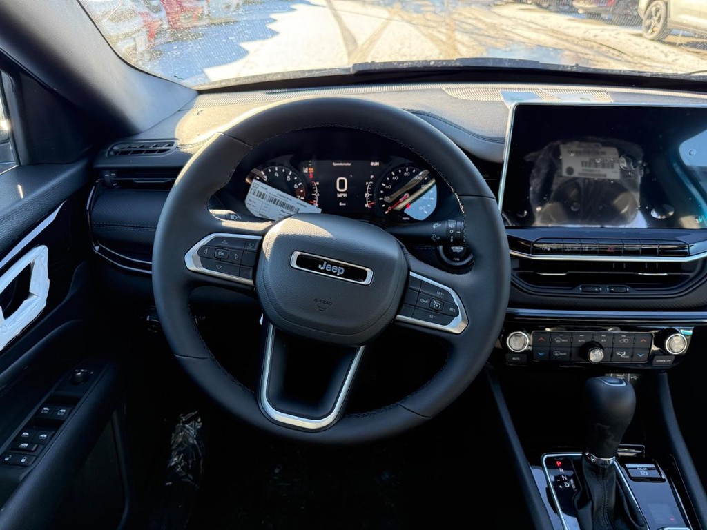 Jeep Compass Vehicle Full-screen Gallery Image 09