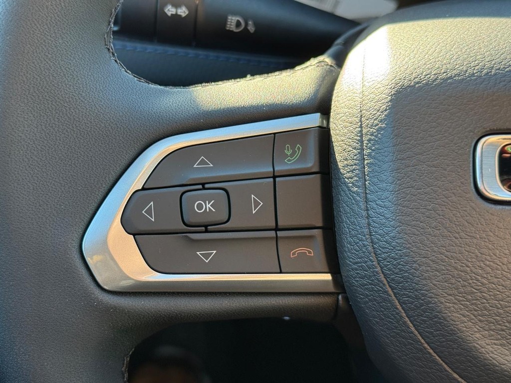 Jeep Compass Vehicle Full-screen Gallery Image 14