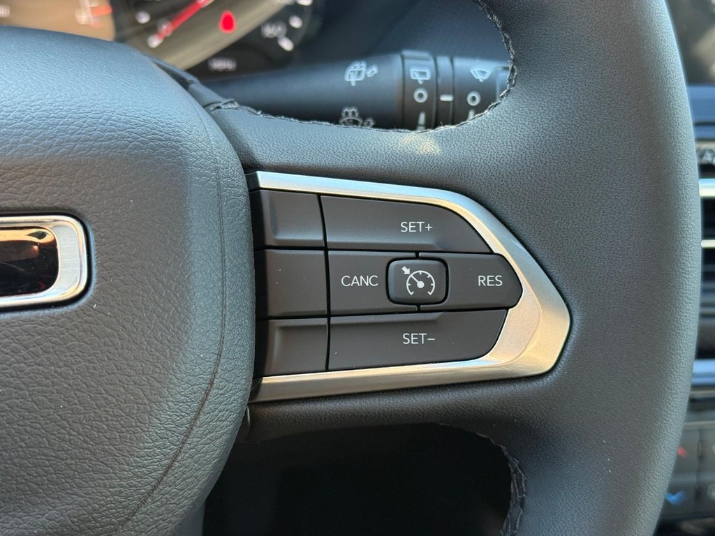 Jeep Compass Vehicle Full-screen Gallery Image 15