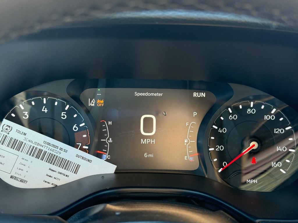 Jeep Compass Vehicle Full-screen Gallery Image 16
