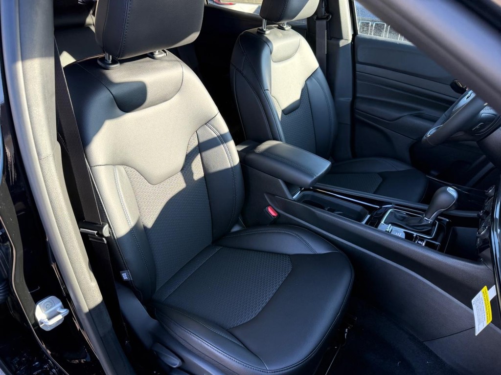 Jeep Compass Vehicle Full-screen Gallery Image 06