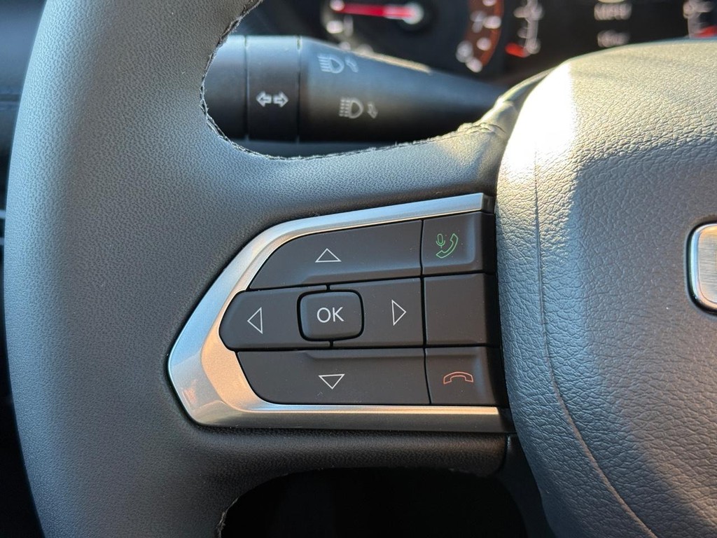 Jeep Compass Vehicle Full-screen Gallery Image 14