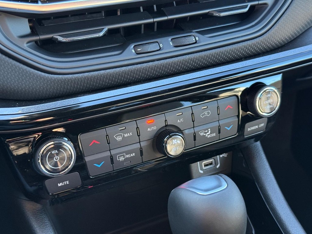 Jeep Compass Vehicle Full-screen Gallery Image 22