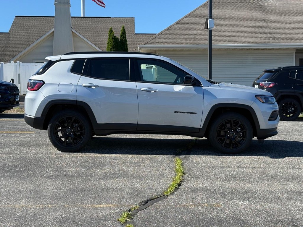 Jeep Compass Vehicle Full-screen Gallery Image 02