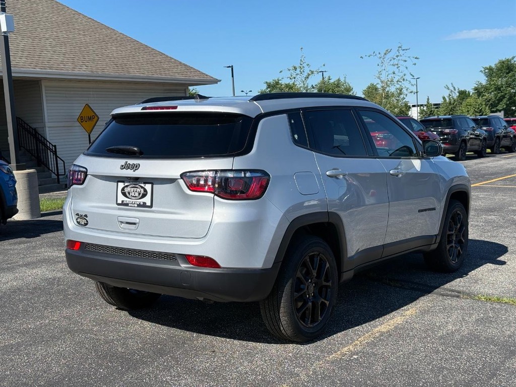 Jeep Compass Vehicle Full-screen Gallery Image 03