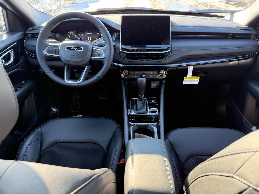 Jeep Compass Vehicle Full-screen Gallery Image 08
