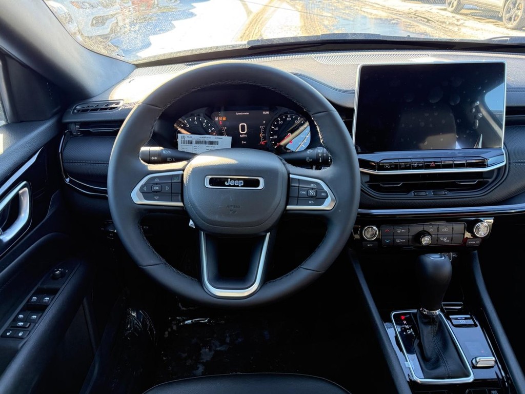 Jeep Compass Vehicle Full-screen Gallery Image 09