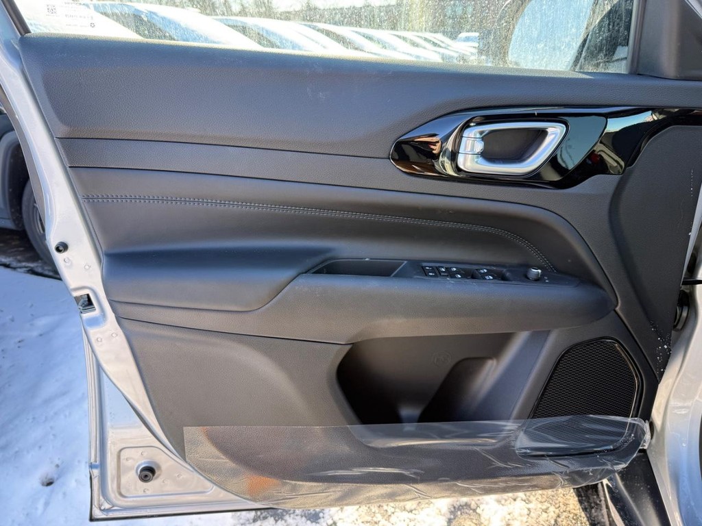 Jeep Compass Vehicle Full-screen Gallery Image 12