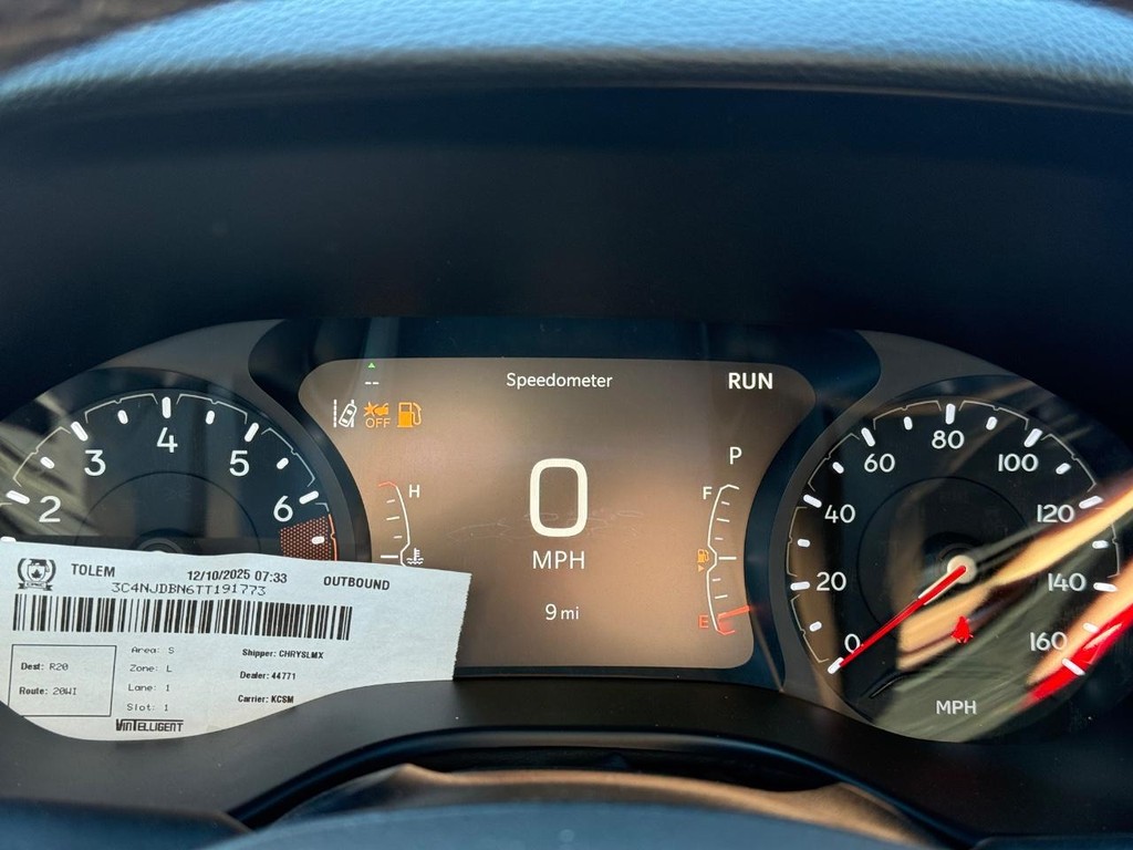 Jeep Compass Vehicle Full-screen Gallery Image 15