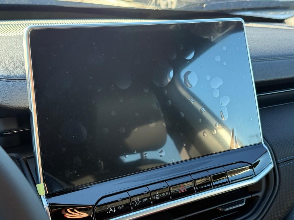 Jeep Compass Vehicle Full-screen Gallery Image 16
