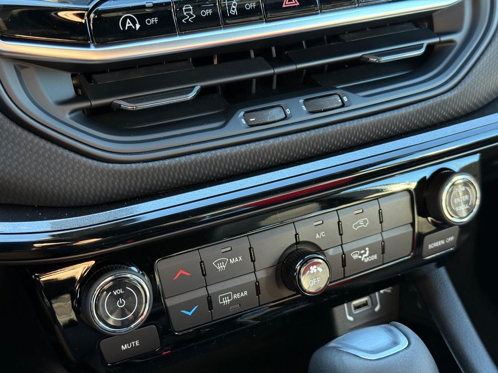 Jeep Compass Vehicle Full-screen Gallery Image 17