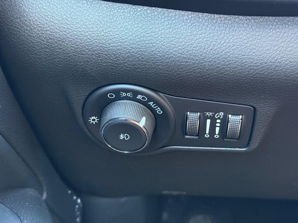 Jeep Compass Vehicle Full-screen Gallery Image 19