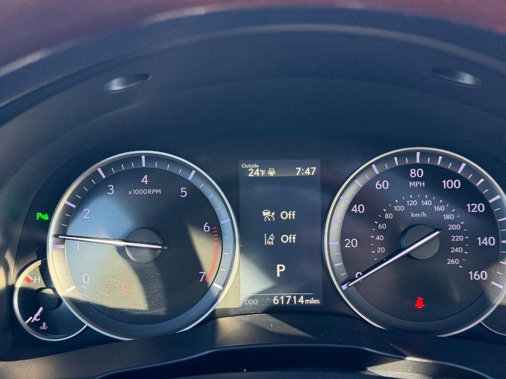 Lexus ES Vehicle Full-screen Gallery Image 16