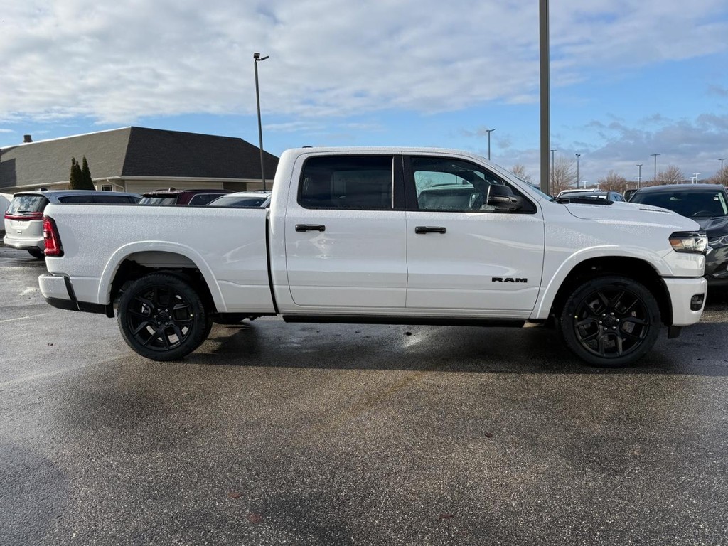 Ram 1500 Vehicle Full-screen Gallery Image 02