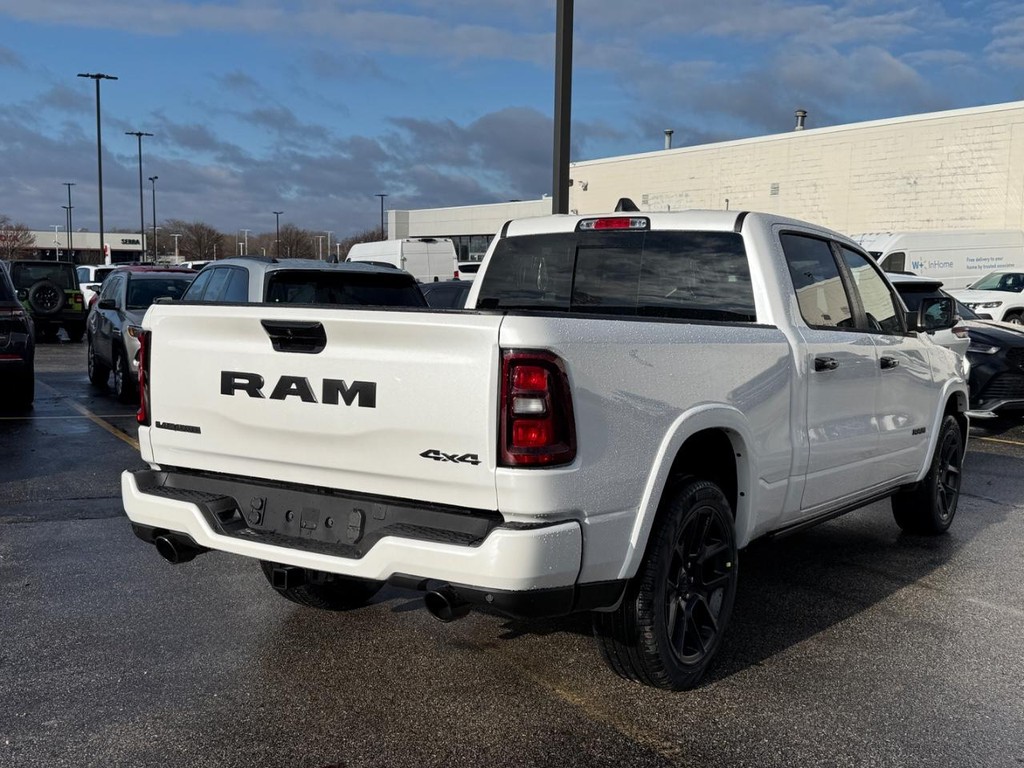 Ram 1500 Vehicle Full-screen Gallery Image 03
