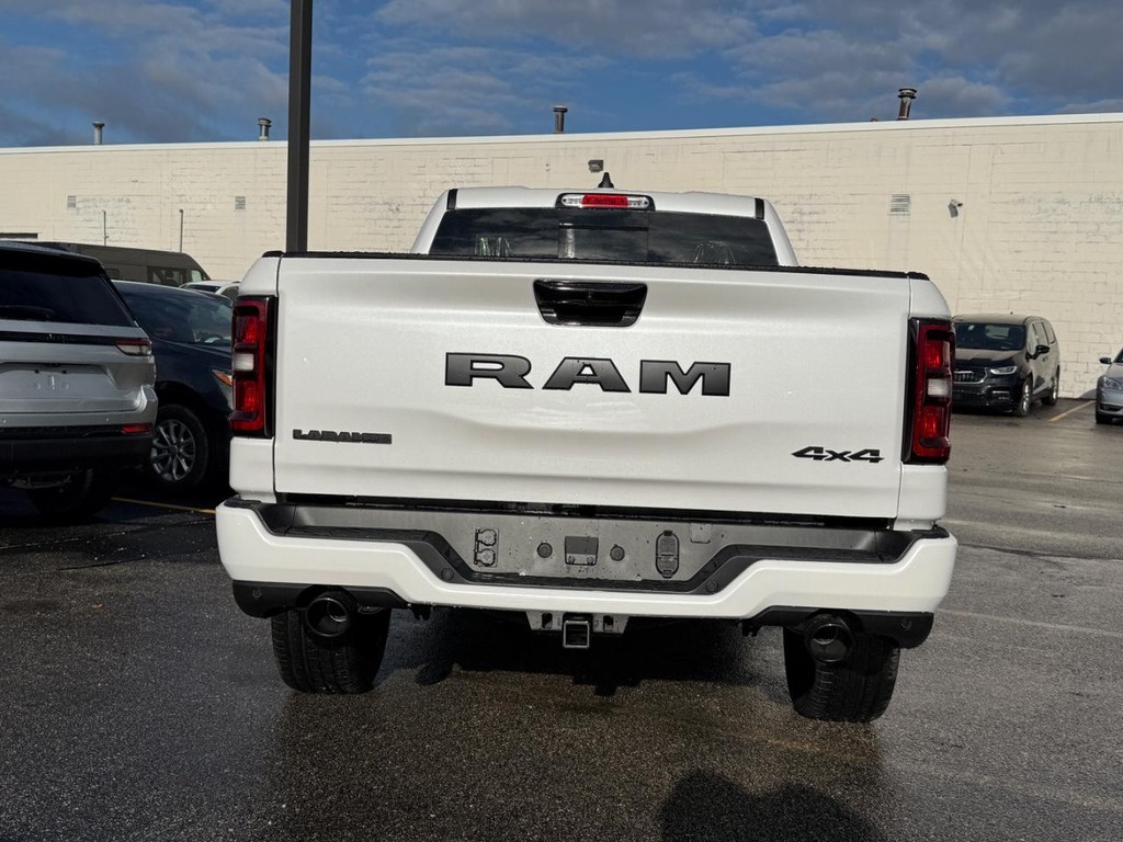 Ram 1500 Vehicle Full-screen Gallery Image 04