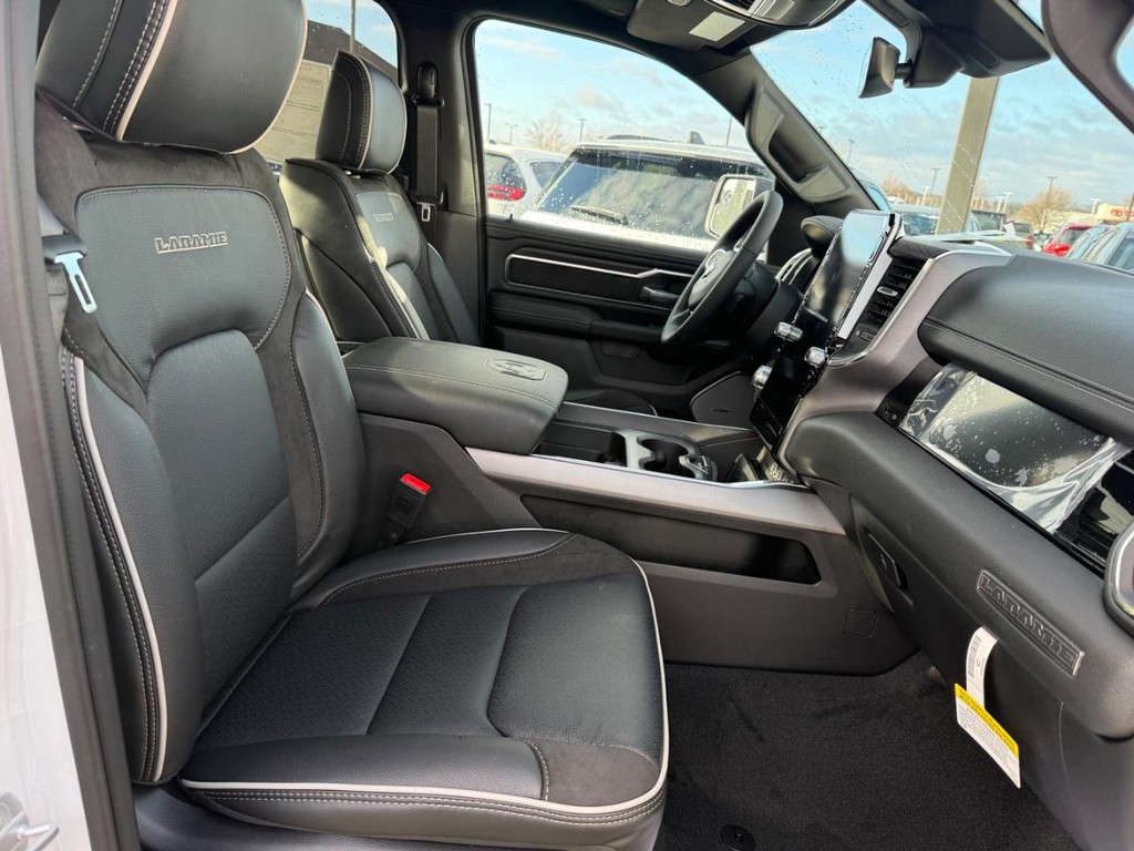Ram 1500 Vehicle Full-screen Gallery Image 06