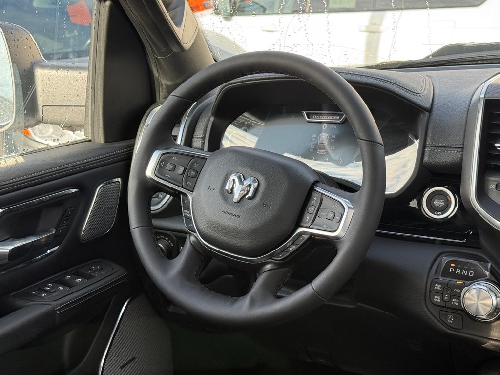 Ram 1500 Vehicle Full-screen Gallery Image 09
