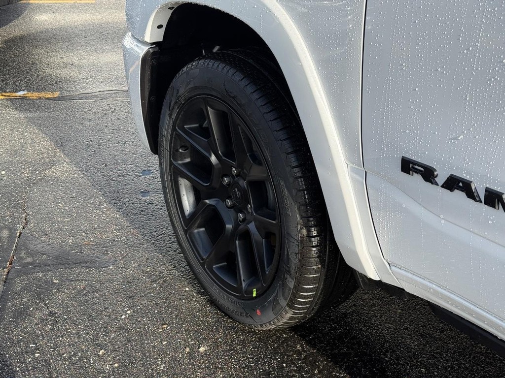 Ram 1500 Vehicle Full-screen Gallery Image 11