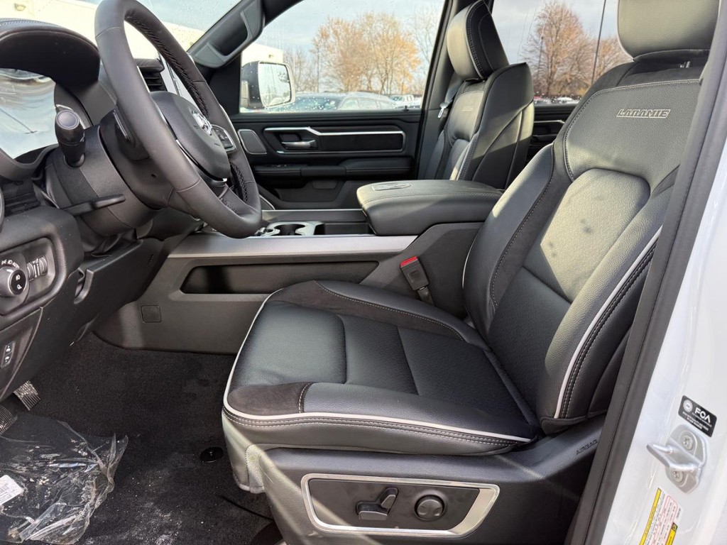 Ram 1500 Vehicle Full-screen Gallery Image 12
