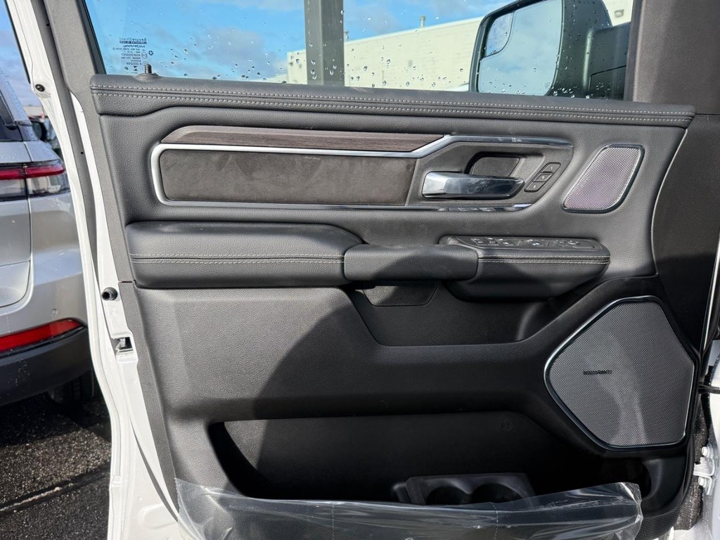 Ram 1500 Vehicle Full-screen Gallery Image 13
