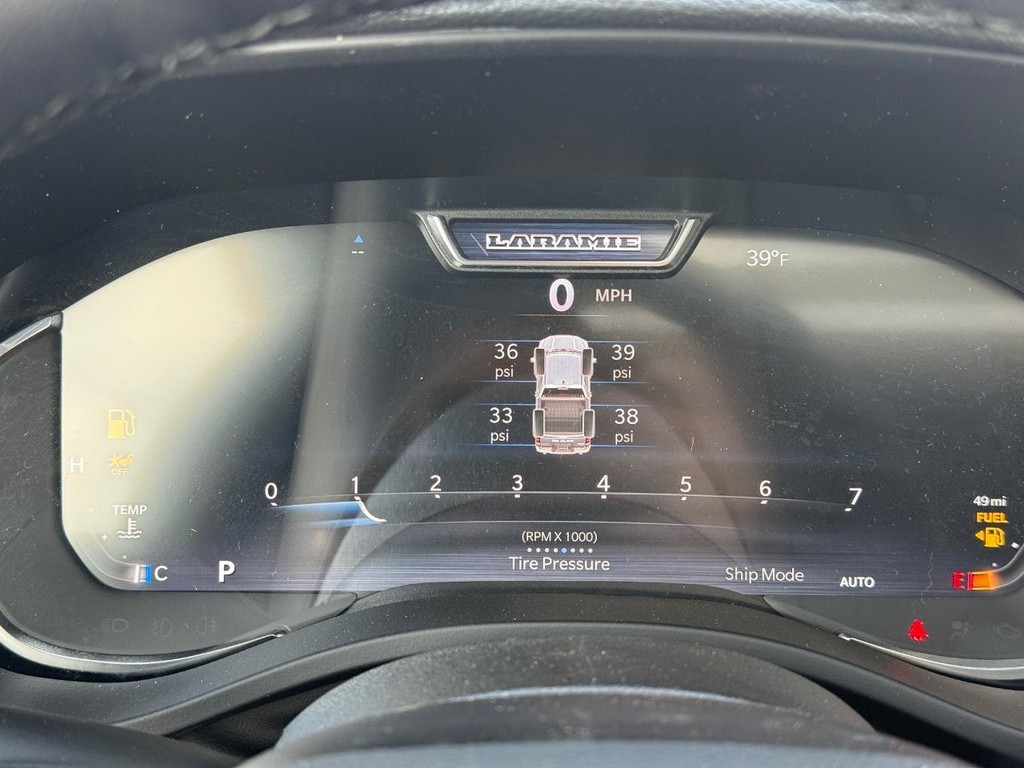 Ram 1500 Vehicle Full-screen Gallery Image 16
