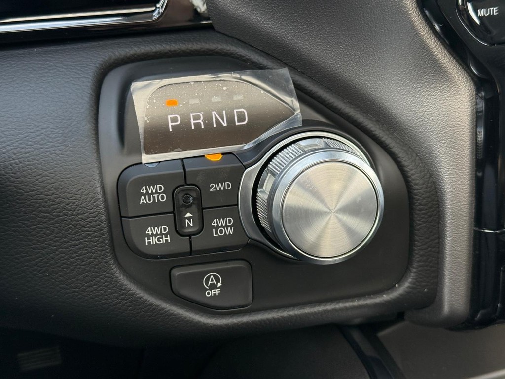 Ram 1500 Vehicle Full-screen Gallery Image 18