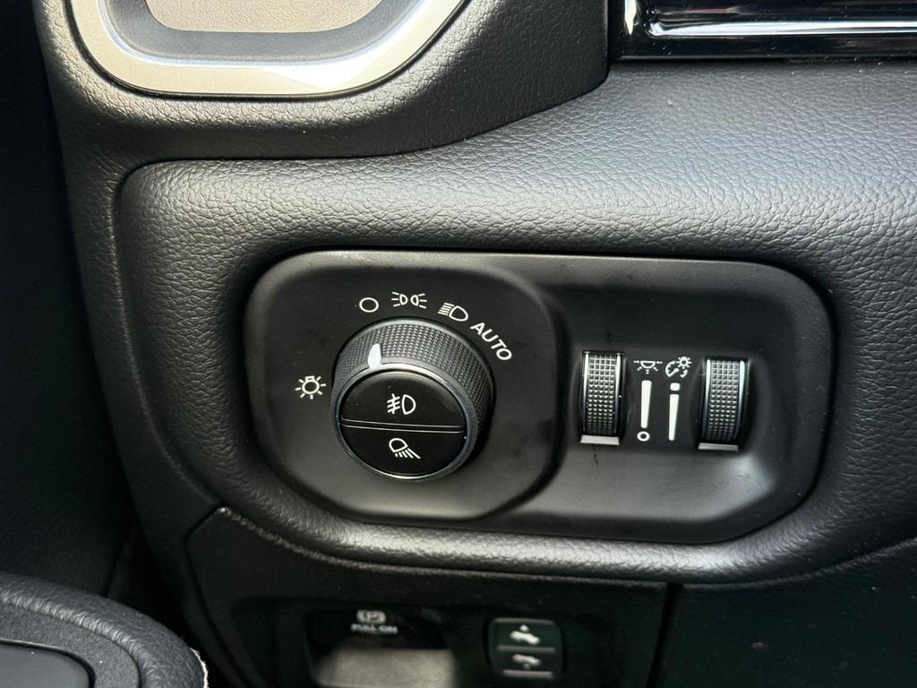Ram 1500 Vehicle Full-screen Gallery Image 19