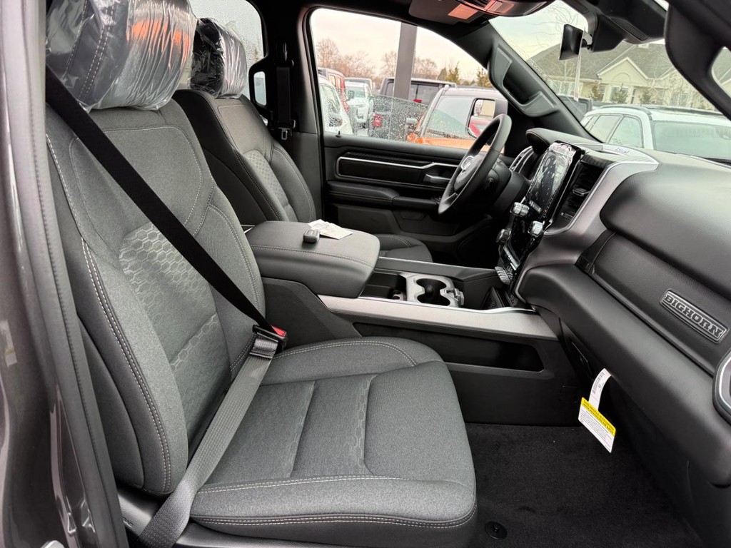 Ram 1500 Vehicle Full-screen Gallery Image 06