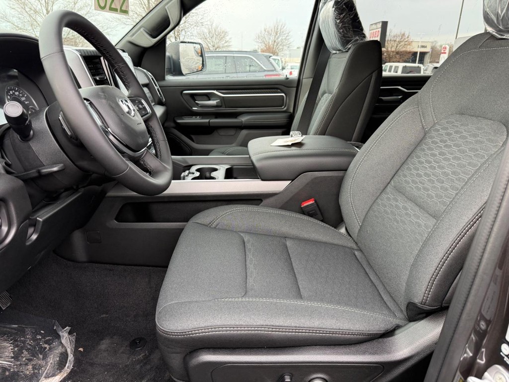 Ram 1500 Vehicle Full-screen Gallery Image 11