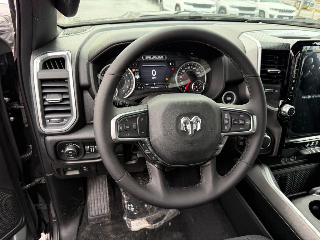Ram 1500 Vehicle Full-screen Gallery Image 13