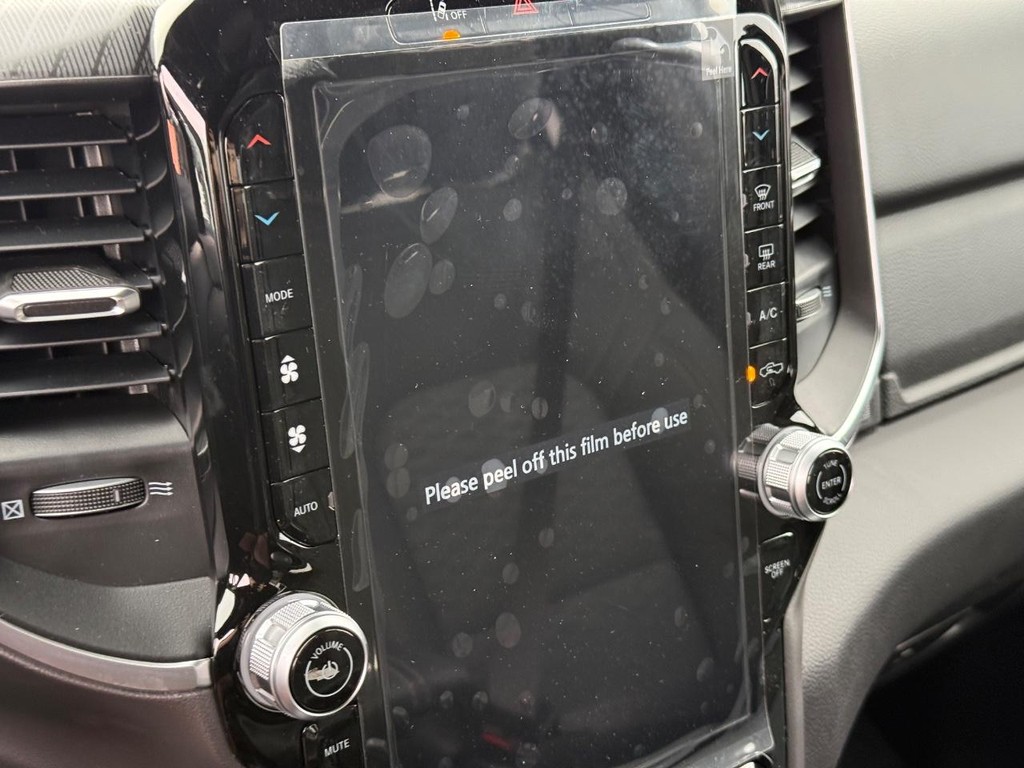 Ram 1500 Vehicle Full-screen Gallery Image 17